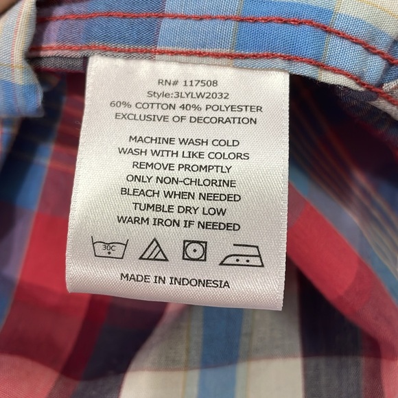 Levi’s button up - Picture 4 of 4